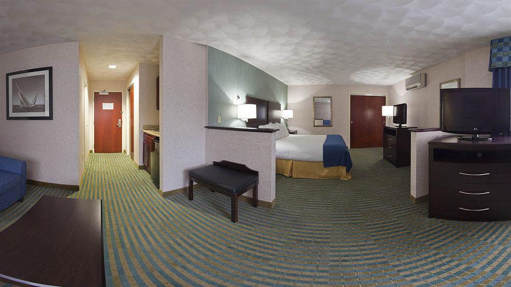 Holiday Inn Express & Suites Smithfield - Providence By Ihg Exterior photo